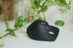 Logitech MX Master 3S Review: The Mouse That Makes Cafe Tables Bearable